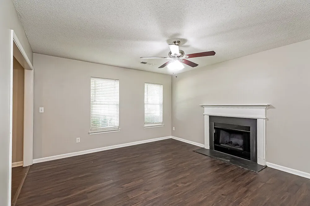 4 bed, 2.5 bath, 1704 sqft, $1,860 — Photo 4