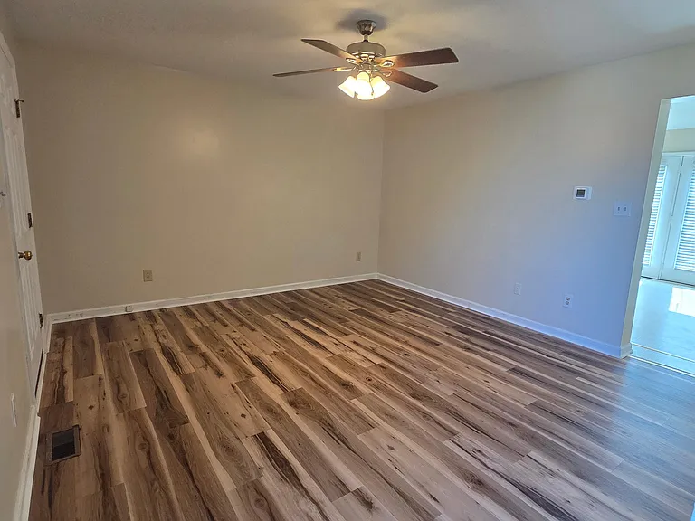 108 Robroy Ln — Photo 3