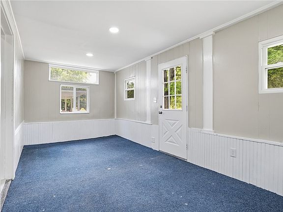 4th image of 939 Marshall Ave