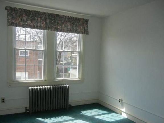 5th image of 1318 Linden St