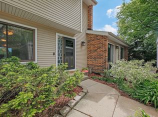 1013 Cascade Dr, Aurora, IL 60506