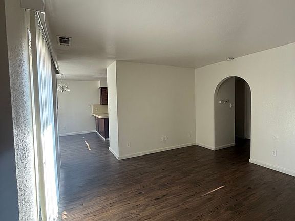 4th image of 530-536 E Myrtle Ave #530