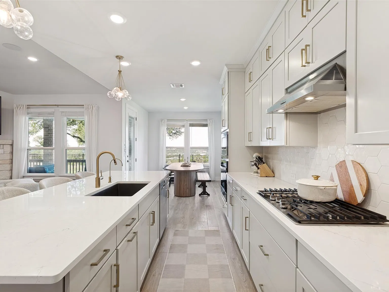 5 bed, 4.0 bath, 3038 sqft, $5,500 — Photo 3