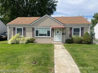 26285 Normandy St, Roseville, MI 48066
