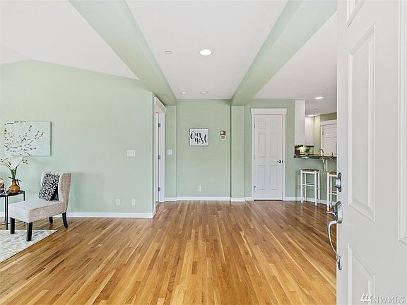 4th image of 211 E Sterling Dr Building E14-14