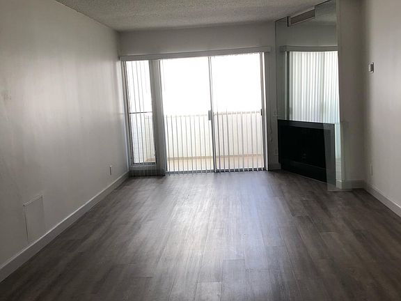4th image of 938 3rd St #104