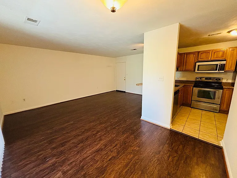 1210B University Ter — Photo 4