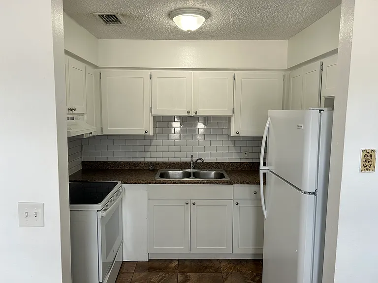 5606 S Manhattan Ave #B — Photo 4