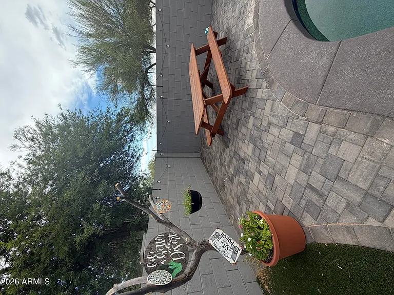 2924 N Taylor Ln — Photo 17