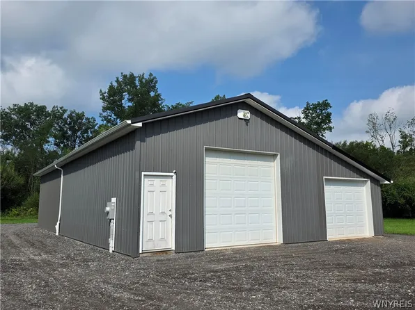 4050 Hoffman Rd, Medina, NY 14103