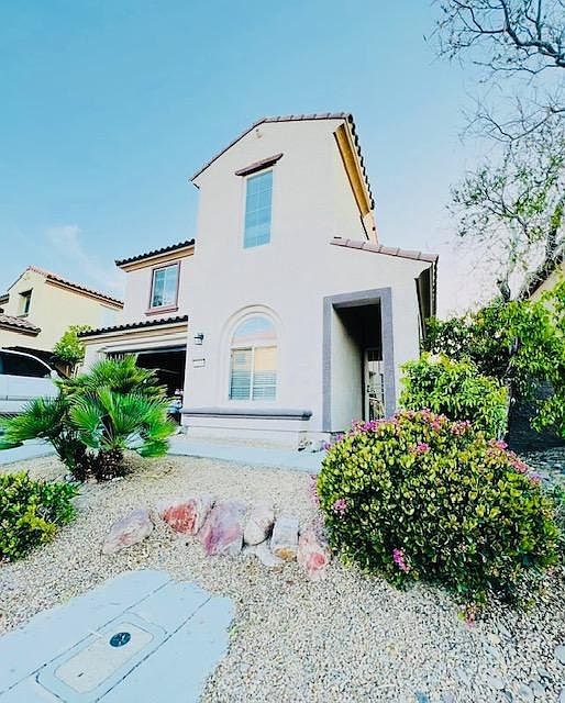 Tuscan Style, with large Courtyard entrance.
