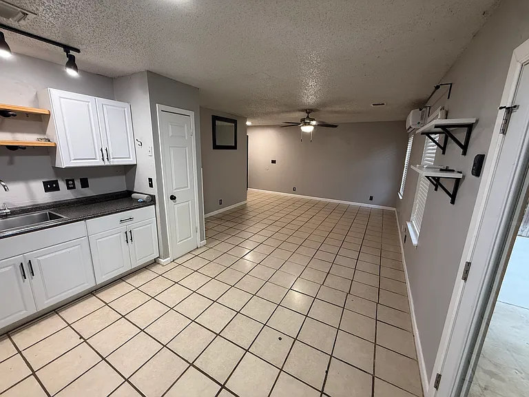 6909 Oldham — Photo 11