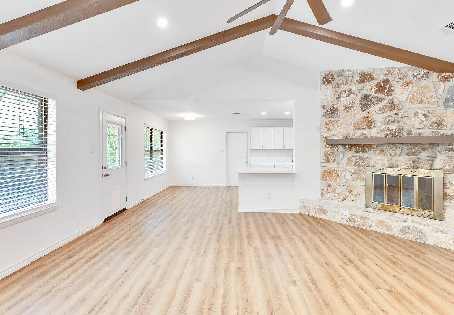 3 bed, 2.0 bath, 1651 sqft, $2,695 — Photo 3