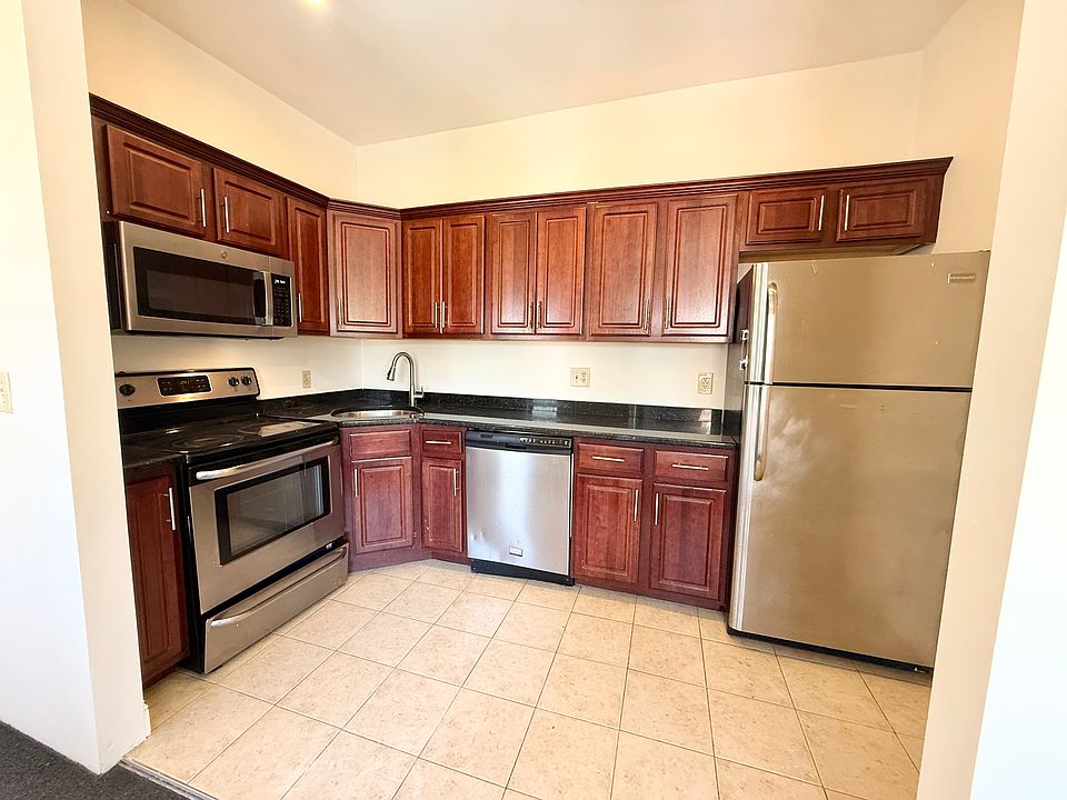 1st image of 606 Columbus Ave APT 1L