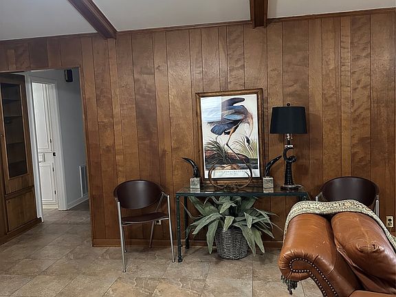 2nd image of 405 N Elm St