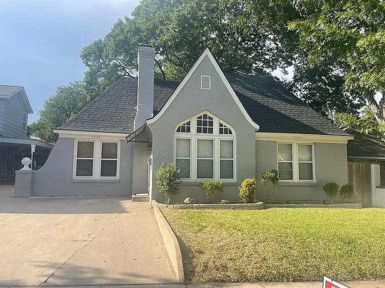 4028 Dexter Ave — Photo 1