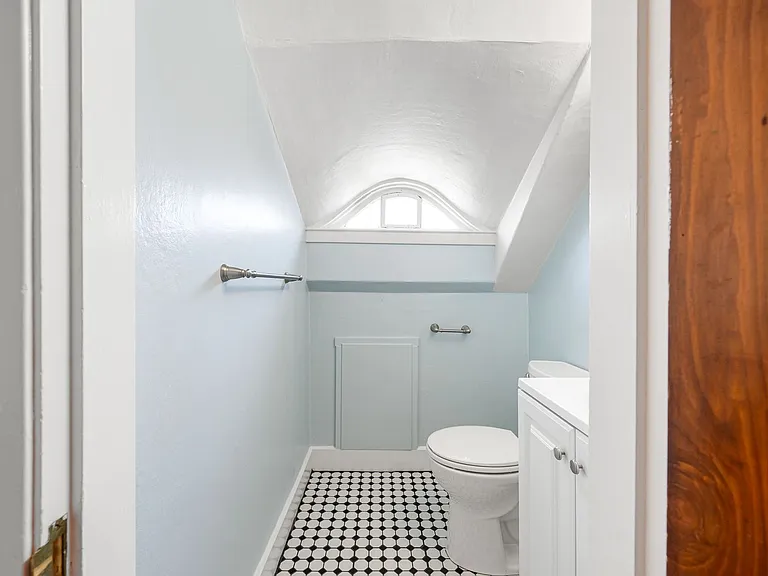 61 Cedar St — Photo 37