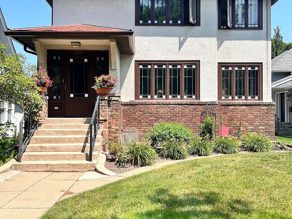 Welcome to 1205 Summit Ave!