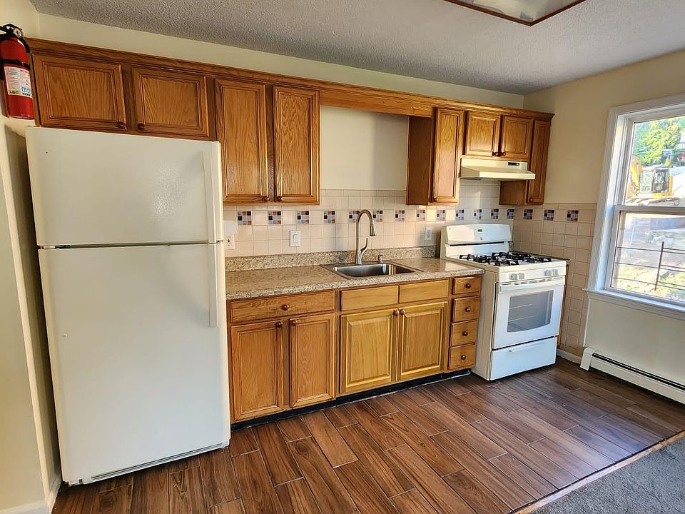 1st image of 21 Glenwood Ave #2