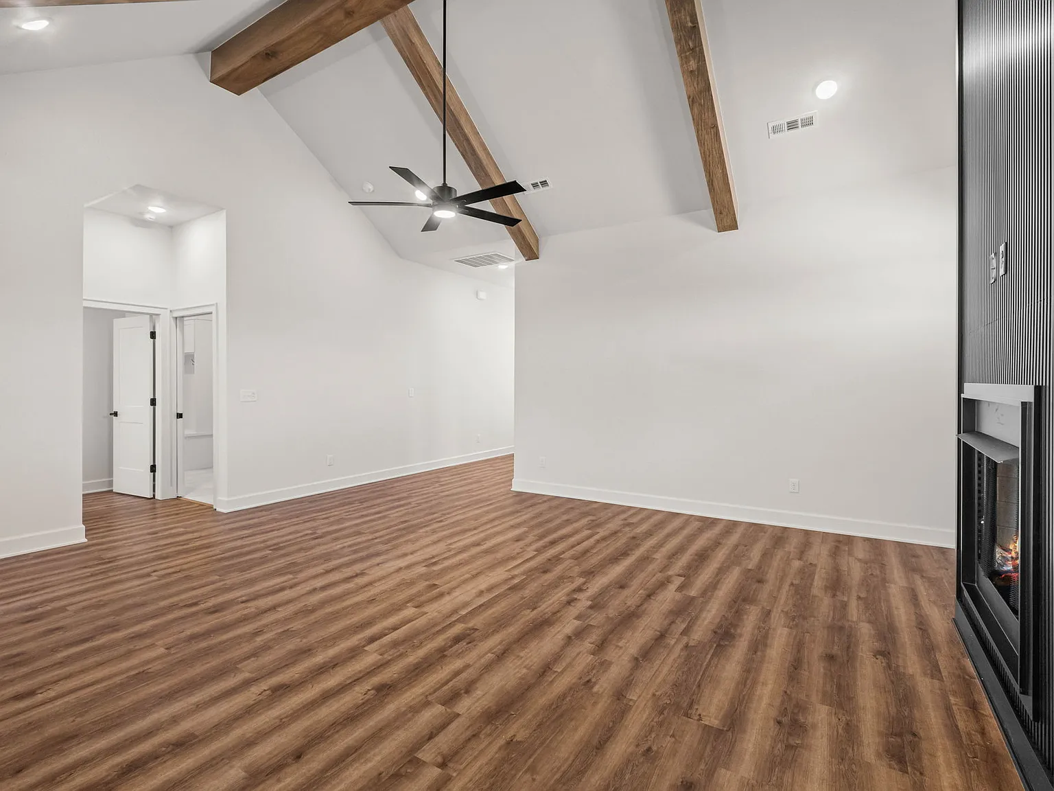 4 bed, 2484 sqft, $2,850 — Photo 4