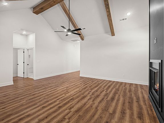 4th image of 431 Silverview Ave