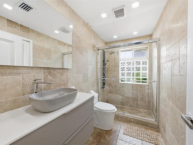 3401 NE 165th St — Photo 32