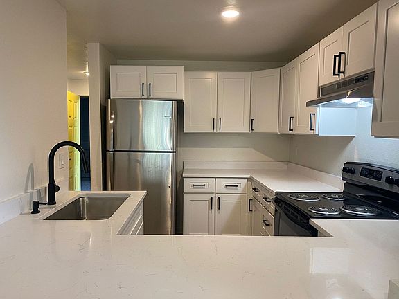 4th image of 2033 M St NE