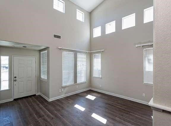 2nd image of 4755 Mascagni St
