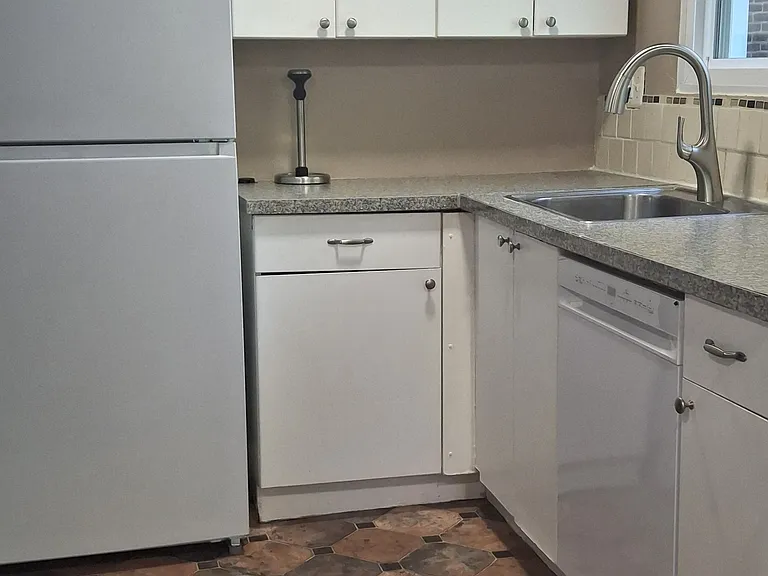 220 Washington St — Photo 11