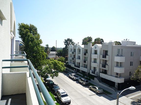 2nd image of 1546 Amherst Ave APT 302