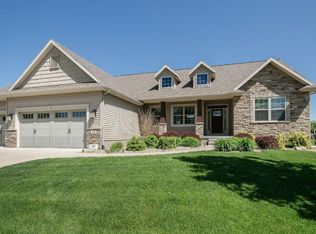 576 Squaw Creek Cir, Marion, IA 52302