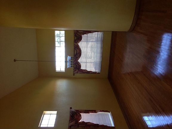 2nd image of 2107 Harvard Cir