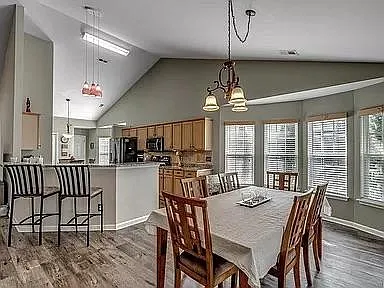 Dining/Kitchen/Countertop