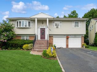 828 Robin Court, Baldwin, NY 11510