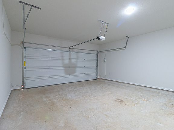 4th image of 812 Homeplace Cir
