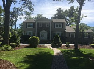 2 Frances Ln, Scotch Plains, NJ 07076