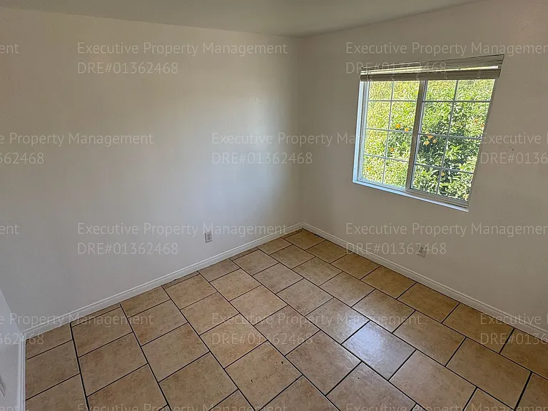 3017 Potomac Ave — Photo 15