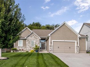304 SE Wood Ln, Lees Summit, MO 64063