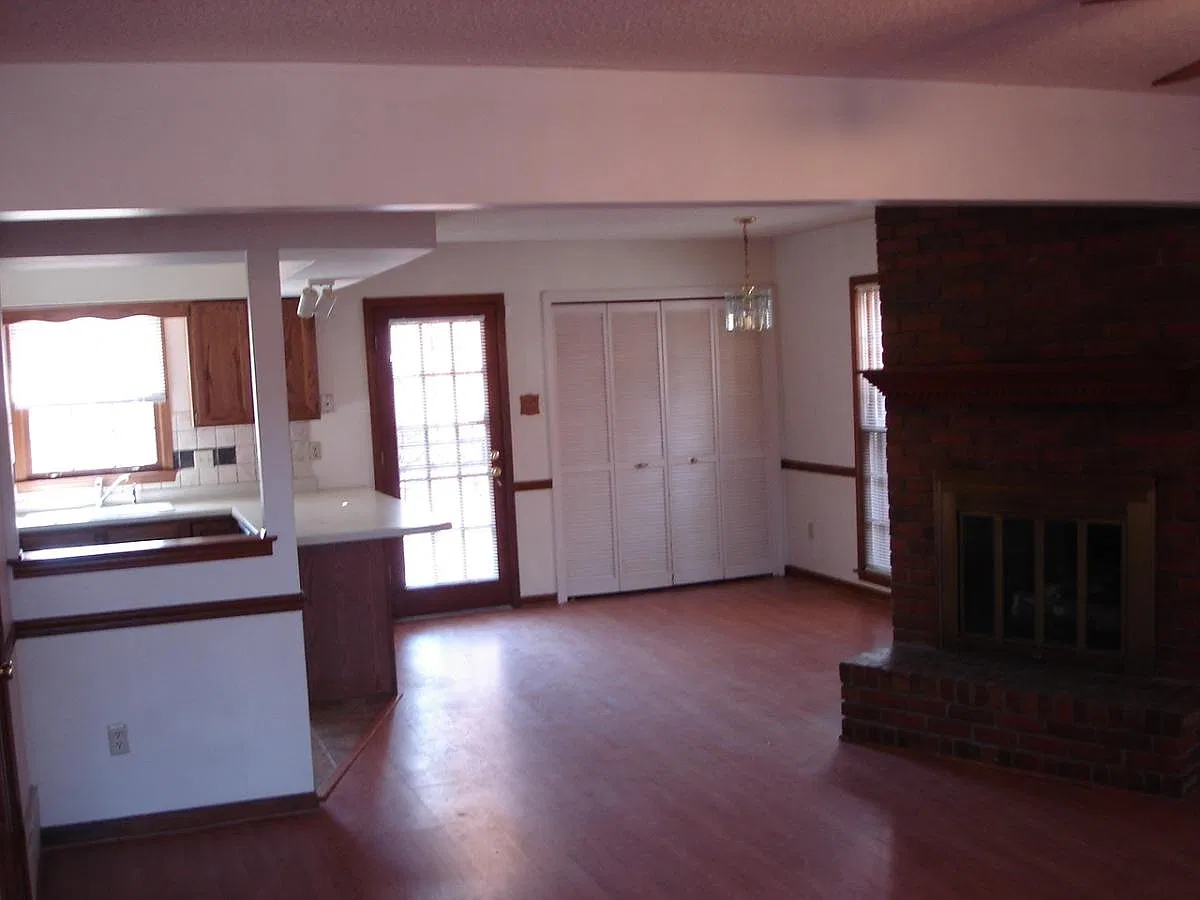 2 bed, 2.5 bath, 1400 sqft, $1,100 — Photo 2