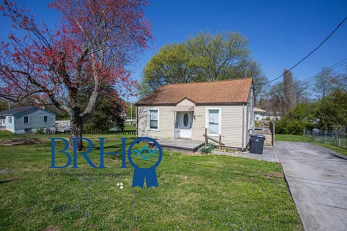2 bed, 1.0 bath, 758 sqft, $1,550 — Photo 2