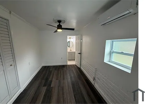 2620 NE 7th Ter — Photo 13