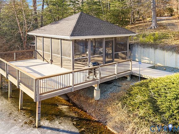 3rd image of 3535 Meadow Rd