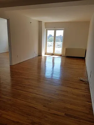 Rented by Bahar Management | media 23