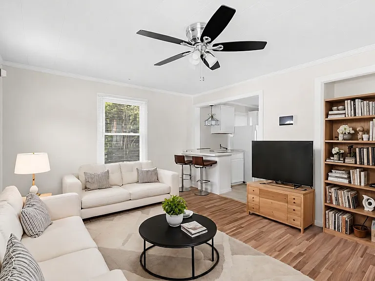 2604 Omar St — Photo 2