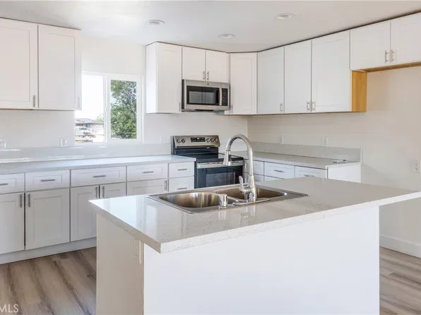 17820 Sycamore St, Hesperia, CA 92345