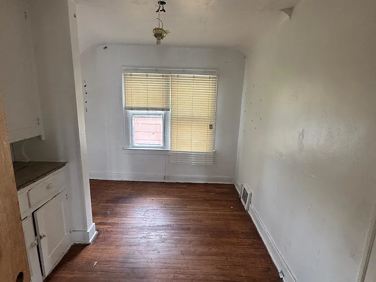614 E Marengo Ave — Photo 23