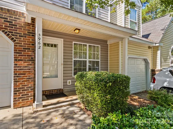 5962 Moose Ln, Charlotte, NC 28269