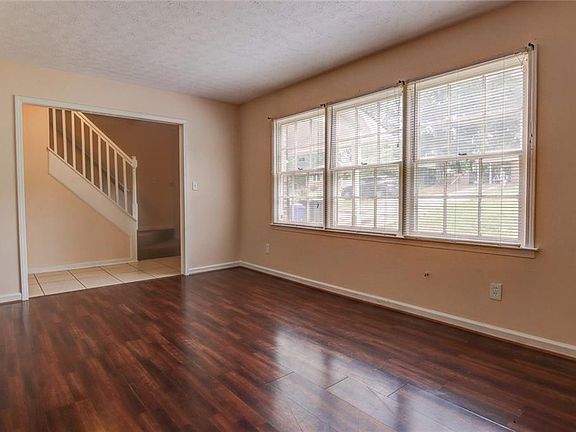 3rd image of 1176 Woodbridge Dr NE