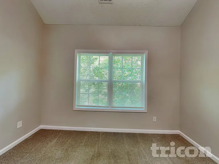 2014 Meadow Walk Dr — Photo 5