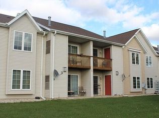 923 Prestwick, Waterford, WI 53185